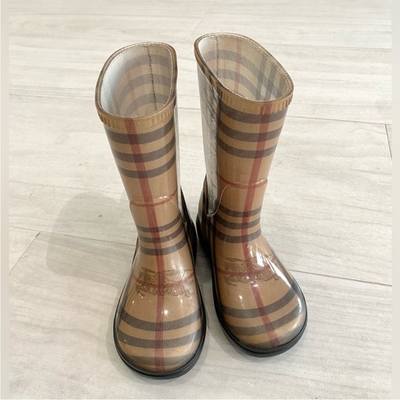 Burberry kids rain boots!! Size 8.5!! Made in Italy!! - Picture 6 of 7